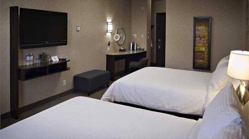Acclaim Hotel By Clique Calgary Exterior photo