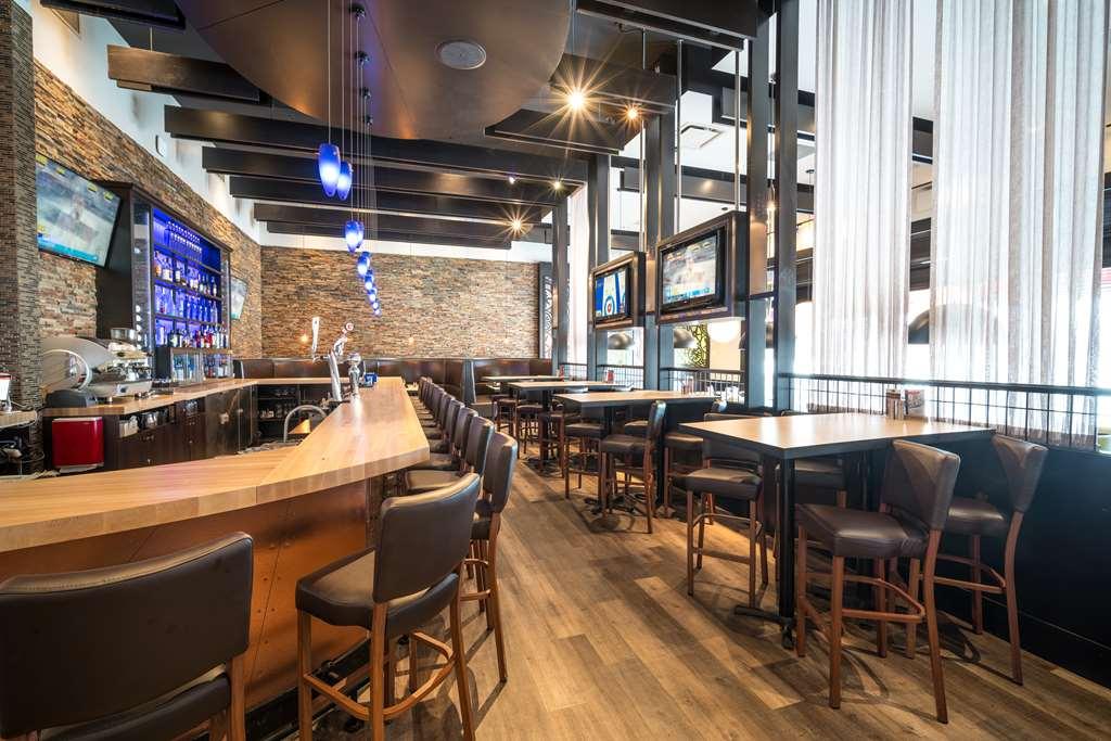 Acclaim Hotel By Clique Calgary Facilities photo