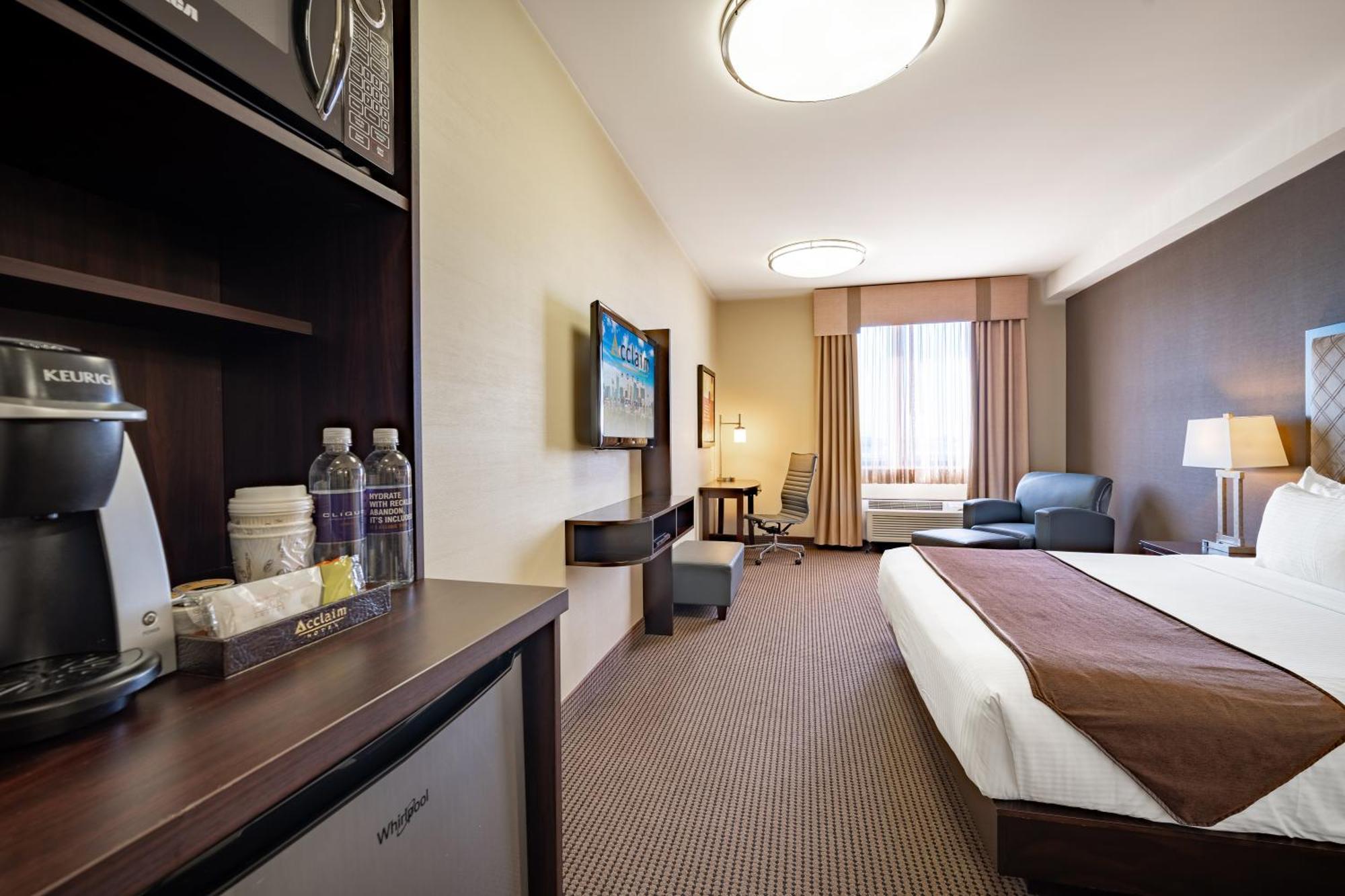 Acclaim Hotel By Clique Calgary Exterior photo