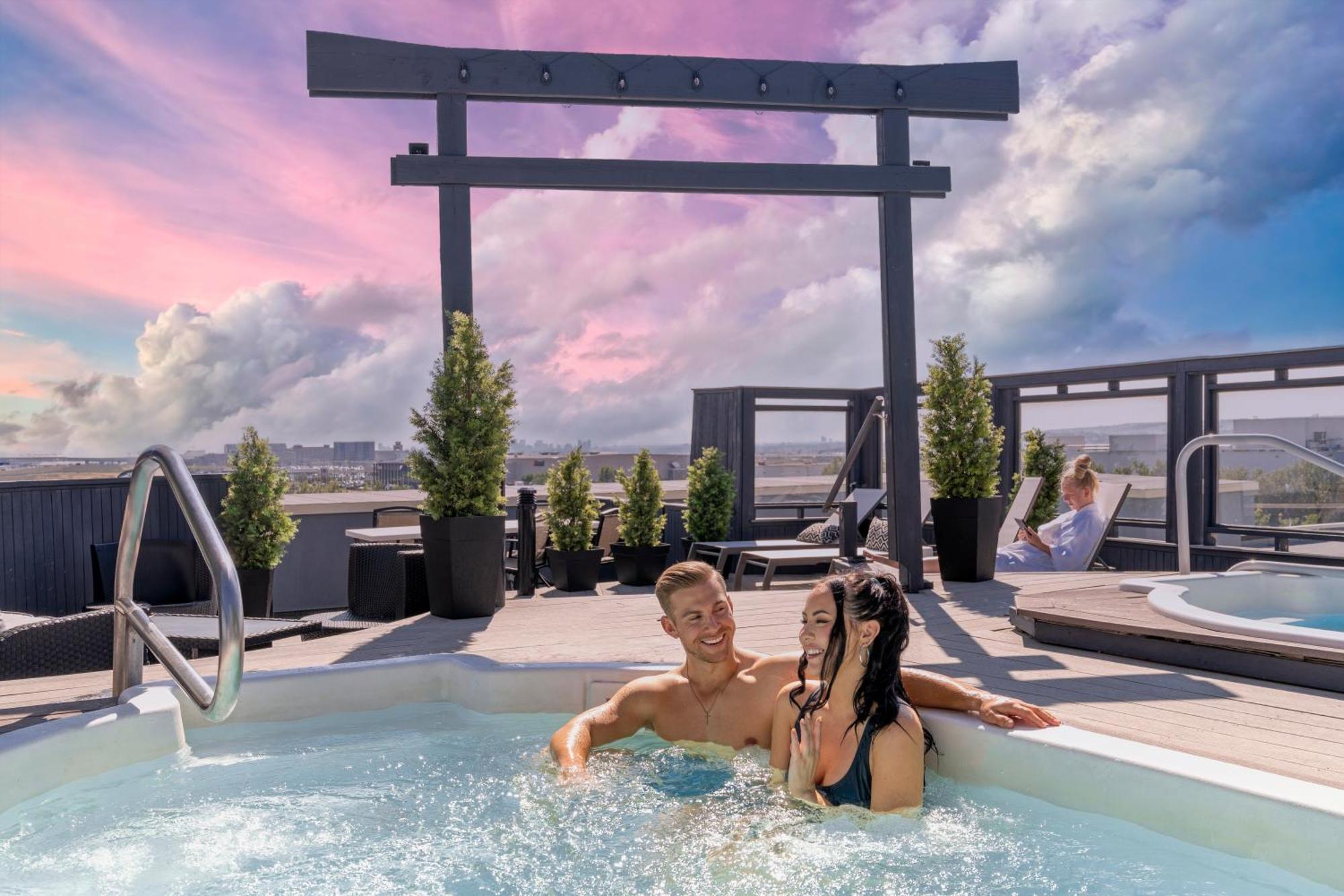 Acclaim Hotel By Clique Calgary Exterior photo