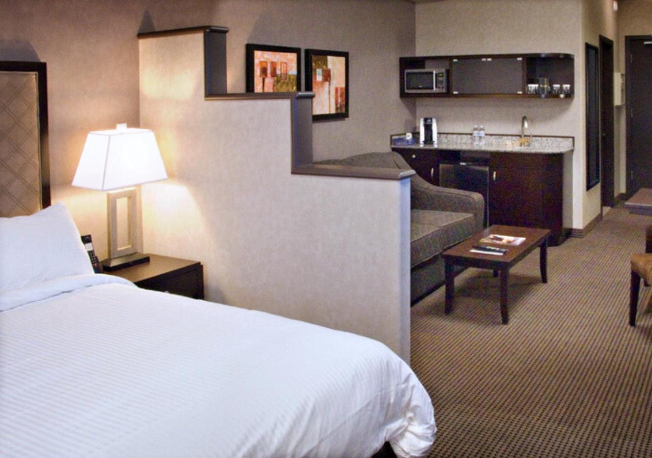 Acclaim Hotel By Clique Calgary Exterior photo