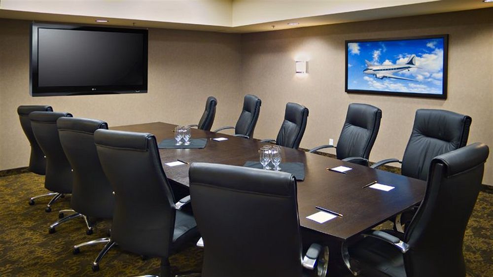 Acclaim Hotel By Clique Calgary Exterior photo