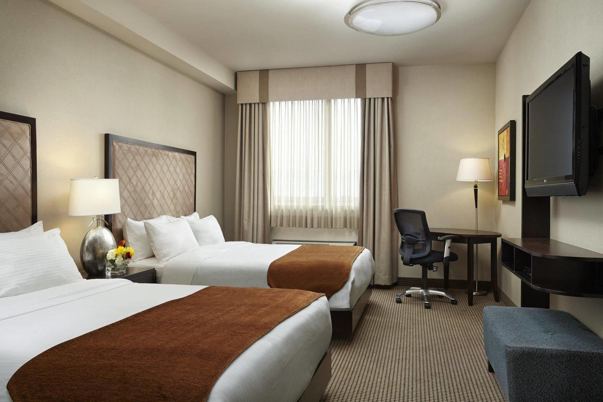 Acclaim Hotel By Clique Calgary Exterior photo