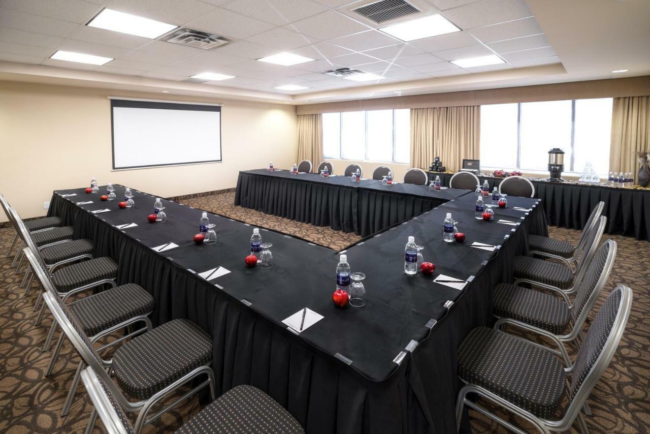Acclaim Hotel By Clique Calgary Exterior photo