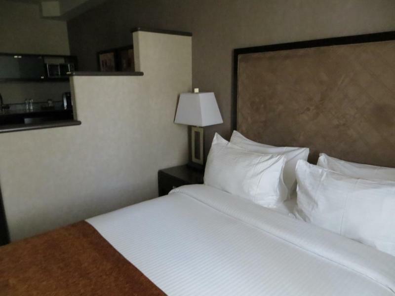 Acclaim Hotel By Clique Calgary Exterior photo